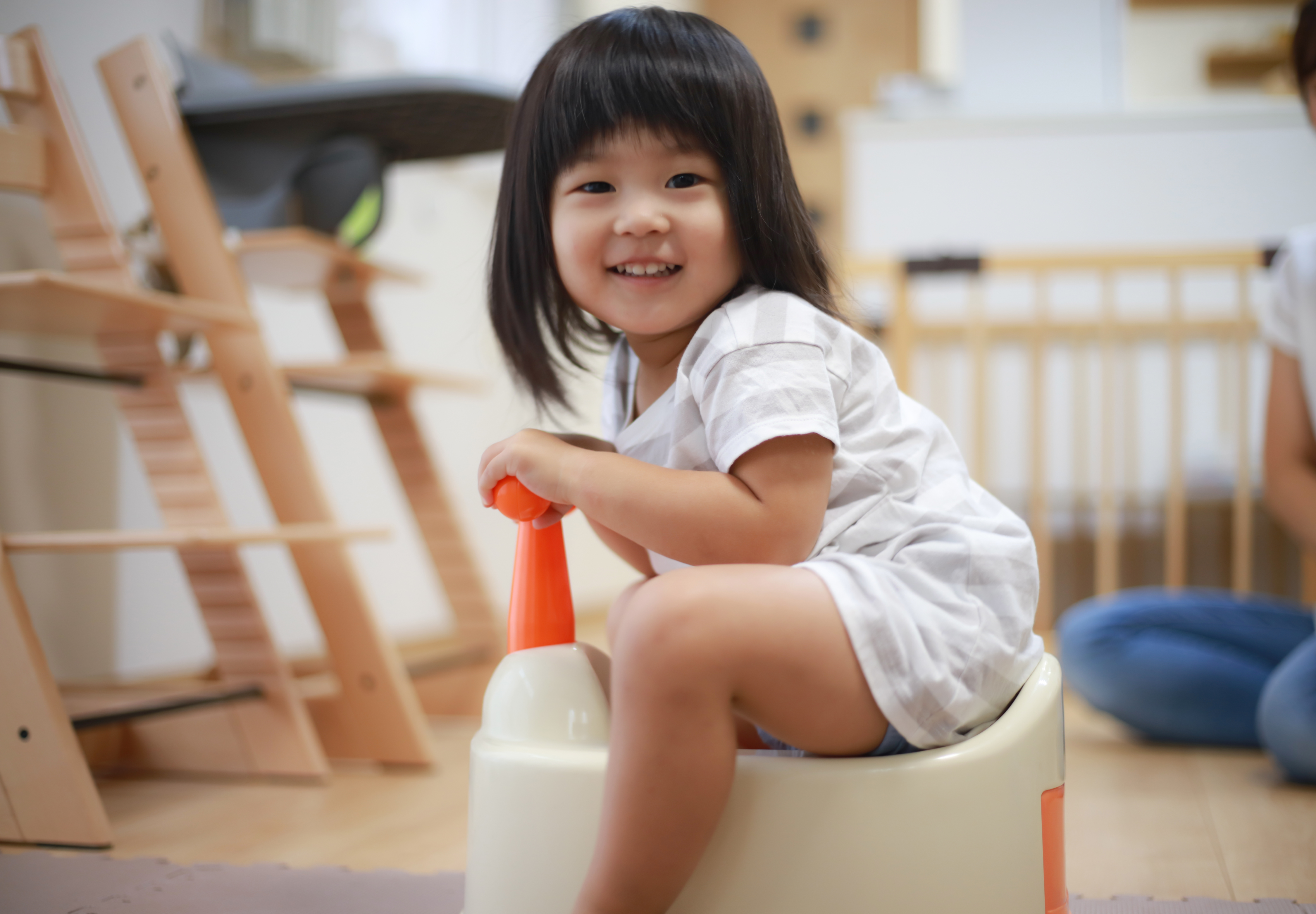 How to Potty Train a Girl: When to Start and Tips for Potty Training Girls