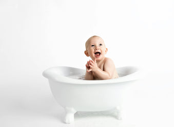 Baby’s First Bath: When & How to Give a Newborn Infant Their First Bath